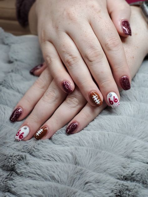 Football acrylic nail set College Football Nails Design, Gameday Nails Football Season, Fall Football Nail Designs, Maroon Football Nails, Football Nails Design With Number, Football Season Nails, Football Nails Design, Football Nail Designs, Season Nails