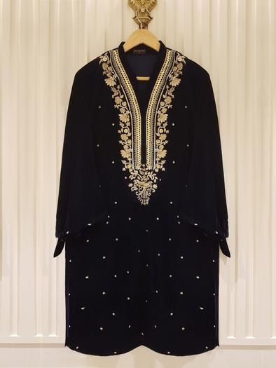 Agha Noor Official Kashmiri Dress, Blue Dresss, Suites Designs, Maroon Velvet Dress, New Pakistani Dresses, Trendy Things, Dark Purple Dresses, Agha Noor, Pakistan Dress