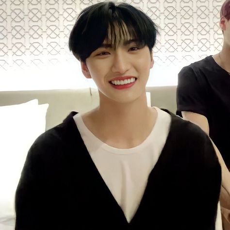 Seong Hwa, Smile Icon, Perfect Teeth, Smile Lines, Ateez Seonghwa, Park Seong-hwa, Park Seonghwa, Cute Pastel Wallpaper, Pretty Smile