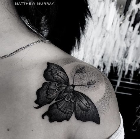 Botanisches Tattoo, Tattoos Geometric, Moth Tattoo, Up Tattoos, Half Sleeve Tattoo, Feminine Tattoos, Night Lamp, Skin Art, Piercing Tattoo