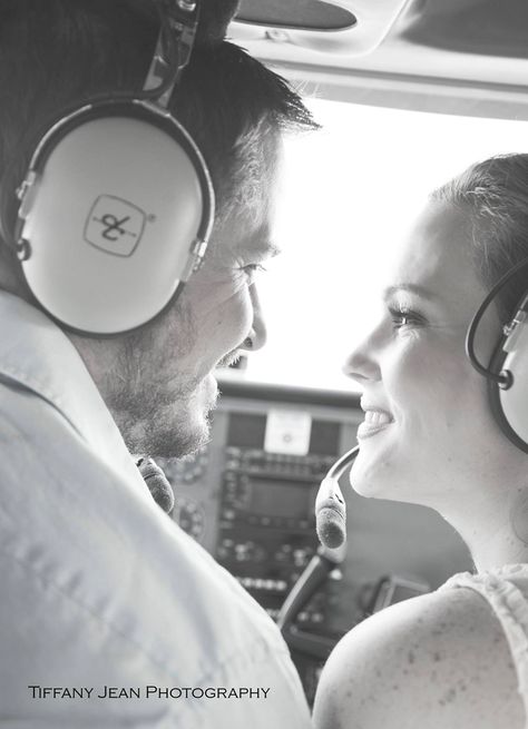 Engagement session photos! #pilot #airport Pilot Couple Photoshoot, Airport Wedding Photos, Aviation Engagement Photos, Airplane Engagement Photos, Pilot Engagement Photos, Airport Engagement Pictures, Airplane Engagement Pictures, Plane Engagement Pictures, Pilot Wedding Ideas