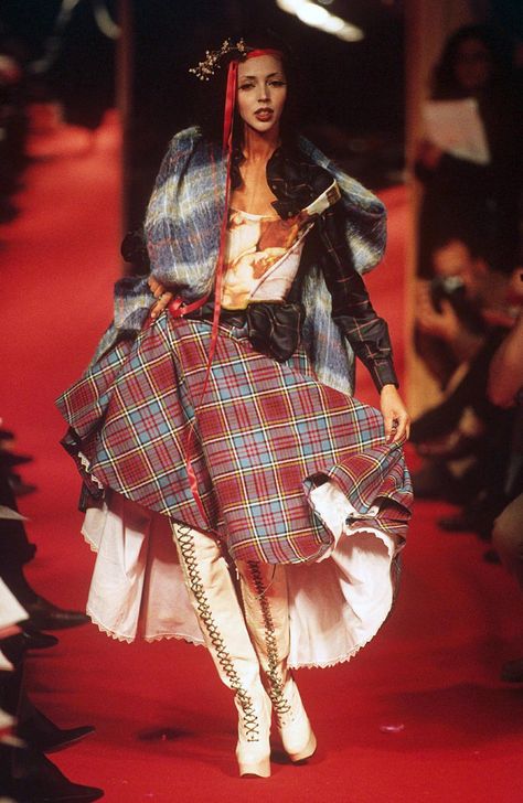 vivienne westwood 1994 Vivienne Westwood Punk 1970s Fashion, Vivienne Westwood Anglomania 1993, Vivienne Westwood Buy Less, Fashion Life Aesthetic, All Plaid Outfit, Gothic Couture Fashion, Vivienne Westwood Runway 90s, Vivienne Westwood Punk Fashion, Punk Fashion Runway