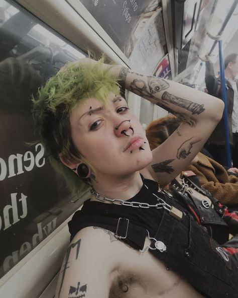 Mystic Tattoos, Ftm Haircut, Trans Boy Haircut, Ftm Outfits, Ftm Haircuts, Queer Punk, Gay Outfits, Alt Boy, Punk Fashion Diy