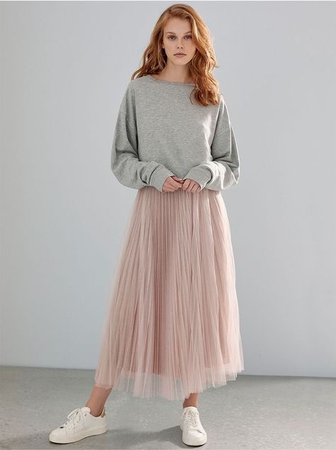 Tulle Skirt Outfit Casual, Tulle Skirt Outfit Casual Street Style, Tulle Skirt Casual, Tulle Skirt Outfits Casual, Tulle Skirt Outfit, Skirt Outfit Casual, Pleated Tulle Skirt, Tulle Skirts Outfit, Pink Tulle Skirt