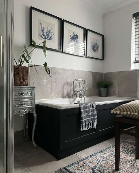 23 Simple Half-Wall Tile Bathroom Designs for Maximum Style Bathroom Half Wall Tile, Tub Skirt, White Bathtub, Black Tub, Tile Covers, Bathroom Tile Designs, Vintage Side Table, Classic Bathroom, Bathroom Wall Tile