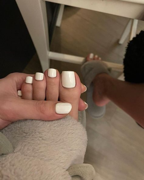 Pedicure And Manicure, White Pedicure, Fall Toe Nails, Pink Toe Nails, Feet Nail Design, Foot Pedicure, Gel Toe Nails, Pretty Toe Nails, Gel Toes