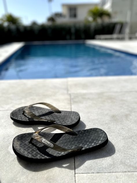 pool, flip-flops, vacation, holiday, summer, Florida, Tropical Chic Pedicure, Luxury Poolside, Comfy Flip Flops, Fresh Vibes, Spring Vibes, The Chic, Vacation Spots, Treat Yourself, Your Head