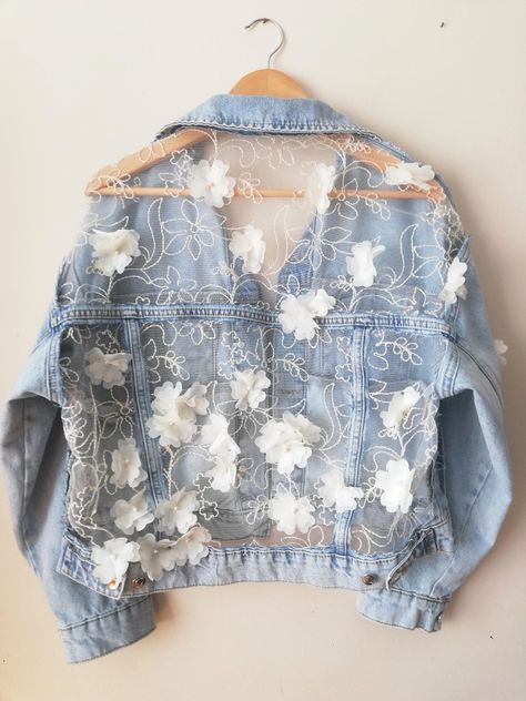 Diy Lace Denim Jacket, Bohemian Denim Jacket, Handmade Denim Jacket, Denim Jacket Upcycle, Denim Jacket Wedding, Wedding Denim Jacket, Lace Denim Jacket, Jacket Diy, Light Blue Denim Jacket