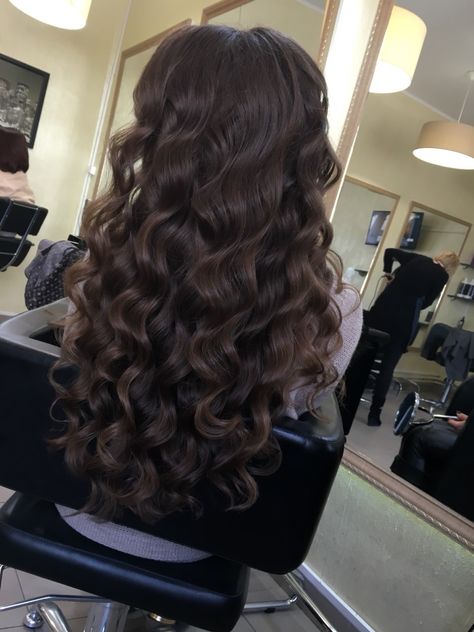 Prom Curled Hair, Curls On Long Hair, Curled Prom Hair, Quince Hair, Loose Curls Hairstyles, Brown Curls, Hair Inspiration Long, Prom Hair Down, Curls For Long Hair