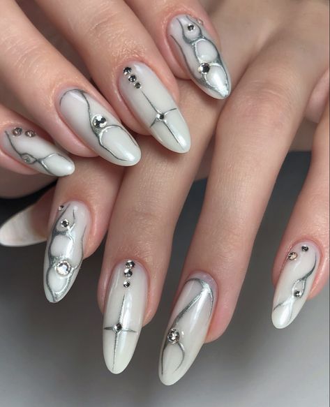 Neotribal Nails, Snake Tattoo Placement, Cybersigilism Nails, Line Work Nails, Techno Nails, French Braid Extensions, Silver Nail Ideas, New Years Nail, Tattoo Nails