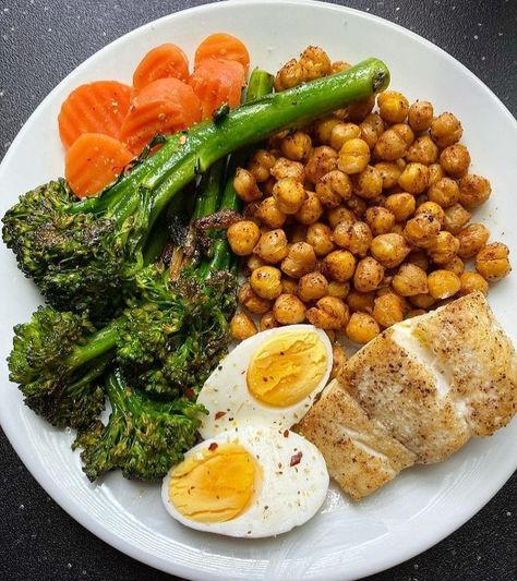 Easy Salad - delicious breakfast 🤤 Broccoli, Carrots, Meat