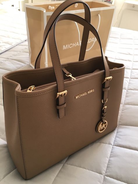 Leather Bag For Daily Use, Sac Michael Kors, Lady Dior Handbag, Expensive Bag, Luxury Bags Collection, Cute Handbags, Fancy Bags, Pretty Bags, Medium Tote