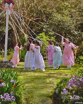 Dancing around the Maypole.  I did this several times as a child...so much fun! May Pole, May Baskets, May Day Baskets, Walpurgis Night, May Days, Spring Equinox, Spring Fever, Beltane, Spring Holidays