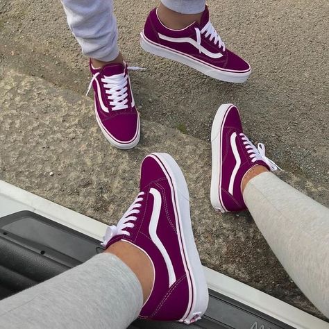 Sneakers Head, Vans Shoes Fashion, Vans Vintage, Cute Vans, Sneaker Outfits, Skor Sneakers, Sneakers Fashion Outfits, Sneakers Vans, Snap Chat