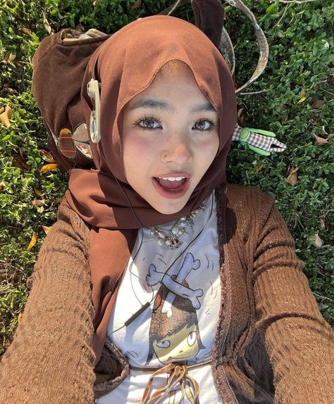 @/k4teeya on ig <3 Brown Outfit Hijab, Brown Hijab Outfit, Hijabi Aesthetic Outfits, Brown Outfit Aesthetic, Brown Hijab, Hijabi Fits, Muslim Outfits Casual, Muslim Fashion Hijab Outfits, Downtown Outfits