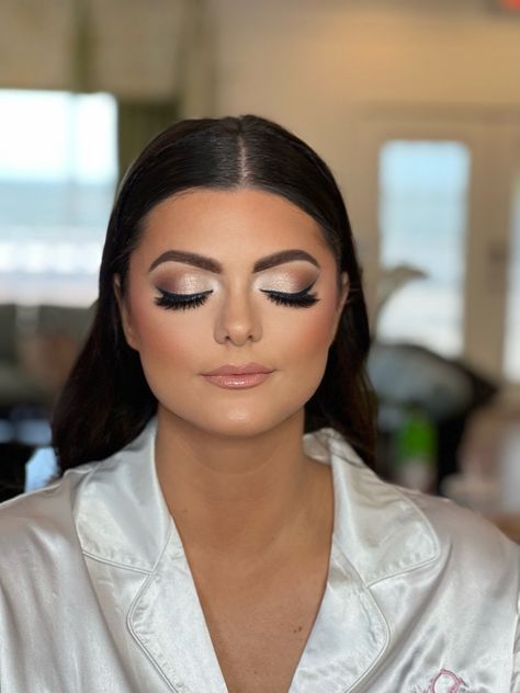 Silver Bridesmaid Makeup, Bridal Makeup Cat Eye Winged Liner, Rustic Wedding Makeup Blue Eyes, Full Face Makeup Prom, Wedding Makeup Full Face, Formal Makeup Looks Full Glam, Bridemaids Makeup Glam, Bridesmaid Makeup Silver, Glam Wedding Makeup Green Eyes