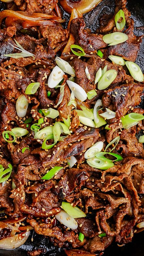 Easy Bulgogi (Korean BBQ Beef) - Chasing Cravings Easy Bulgogi, Bbq Spread, Beef Bulgogi Recipe, Korean Beef Recipes, Beef Loin, Korean Bbq Beef, Bulgogi Recipe, Asian Beef, Bulgogi Beef