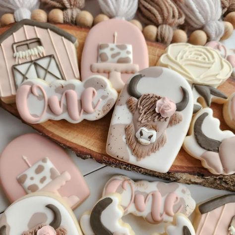 Cow Birthday Cake, Cow Cookies, Cow Birthday Parties, Farm Cookies, Cowgirl Baby Showers, Cow Baby Showers, Western Birthday Party, Sugar Cookie Royal Icing, Rodeo Birthday