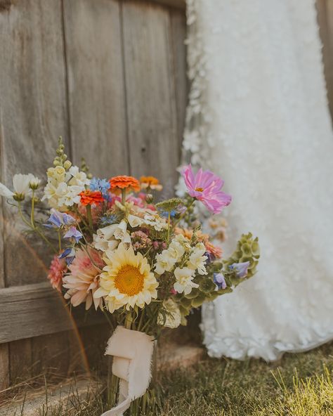 Locally grown wildflower bouquets, bumpy roads that lead to epic views && romantic ceremonies serenaded by nearby waterfalls.. this my friends is the magic of the San Juan Mountains ☀️🌸🏔️ #elopecolorado #elopementplanner #ourayelopement #mountainwedding #elopementpicnic #elopementpackages #wildflowerbouquet #wildflowerwedding #switzerlandofamerica Fall Wildflower Bouquet, Wildflower Bouquets, San Juan Mountains, Wildflower Bouquet, Colorado Elopement, Wildflower Wedding, Locally Grown, Mountain Wedding, Elopement