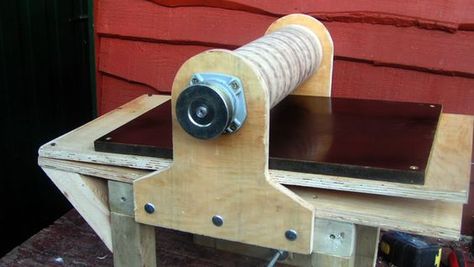 Sander Thickness Sander, Homemade Drum, Garden Lighting Diy, Diy Drum, Diy Drums, Homemade Machine, Drum Sander, Woodworking Lamp, Garage Work Bench