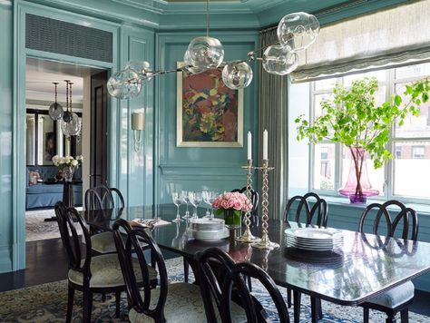 Upper East Side Penthouse, Green Benjamin Moore, Room Feng Shui, Lacquered Walls, Dining Room Remodel, Room Walls, Luxe Interiors, Dining Nook, Dining Lighting