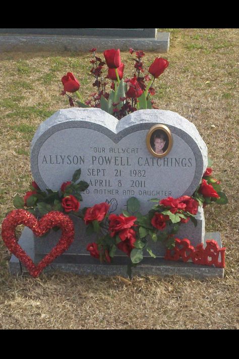 Valentines day and month of Feb. decorations. Flowers For Gravesite, Grave Ideas, Graveside Decorations, Cemetary Decorations, Headstones Decorations, Cemetery Ideas, Gravesite Decorations, Easter Flower Arrangements, Grave Flowers