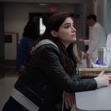 Dr Lauren Bloom, Dr Bloom New Amsterdam, Lauren Bloom, Janet Montgomery, Shot Hair, Medical School Life, New Amsterdam, Cute Tumblr Pictures, Shot Hair Styles