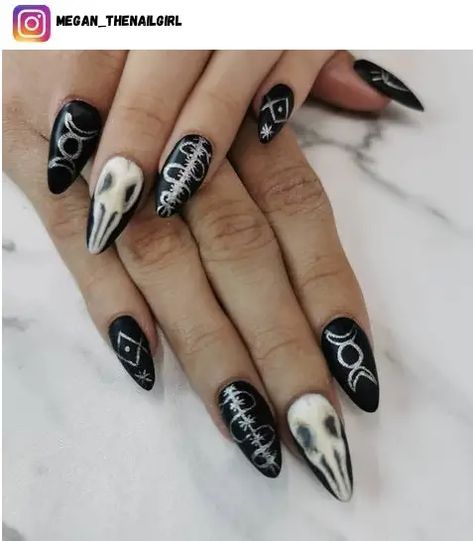 Goth Nail Art, Skull Nail Art, Black Ombre Nails, Star Nail Designs, Black Halloween Nails, Holloween Nails, Witch Nails, Infinity Nails, Skull Nails