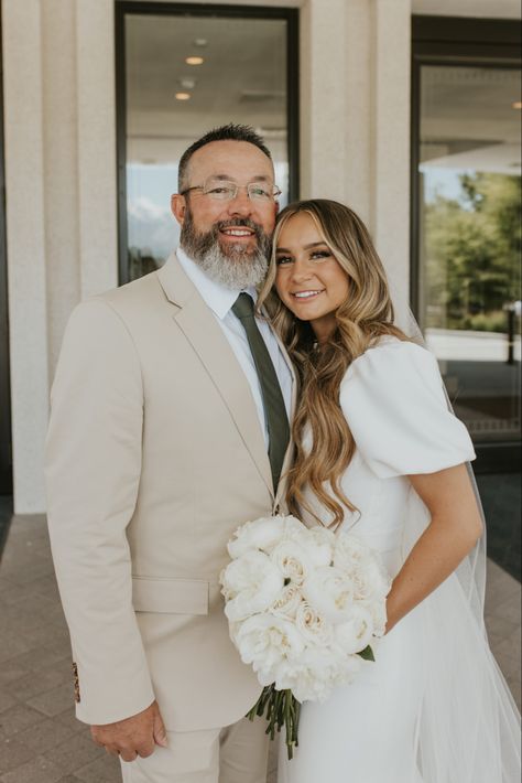 tan father of the bride suite with green tie Father Of The Bride Boho Attire, Fathers Suit For Wedding, Father And Mother Of The Bride Attire, Father Or The Bride Outfit, Sage Green Father Of The Bride, Tan Father Of The Bride Suit, Father Of The Bride Beige Suit, Tan Suit Father Of Bride, Beach Father Of The Bride Attire