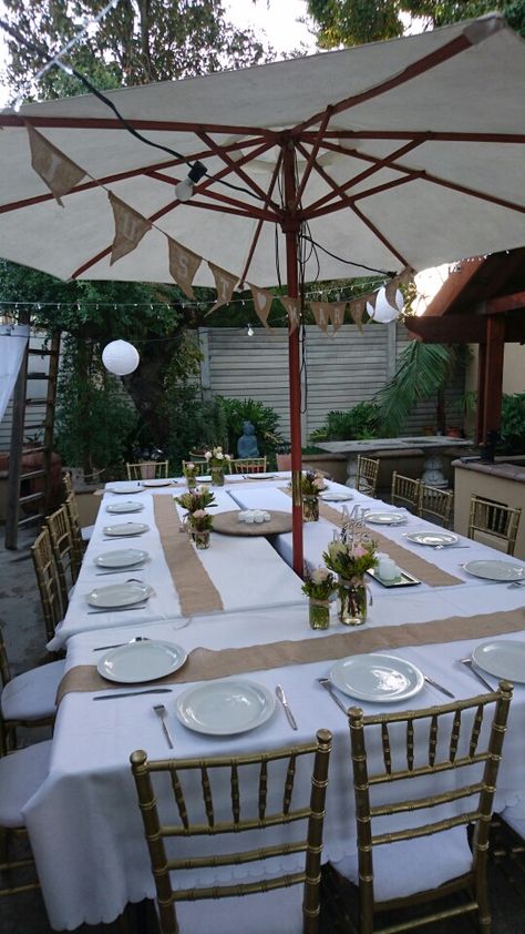 Starting with table setup for our backyard bbq party! Backyard Bbq Table, Bbq Baby Shower Decorations, Backyard Party Food, Bbq Setup, Backyard Bbq Wedding, Thanksgiving Decorations Outdoor, Backyard Party Decorations, Backyard Dinner Party, Backyard Bbq Party