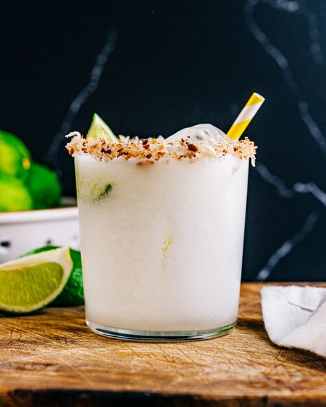 Coconut Margarita Recipe, Coconut Cocktails, Coconut Martini, Coconut Tequila, Cocktail Margarita, Mexican Cocktails, Tequila Recipe, Coconut Margarita, Coconut Drinks