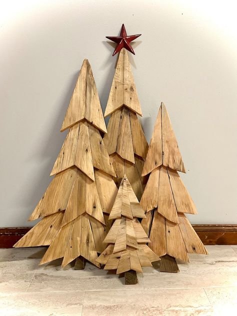 Rustic Wooden Tree Decor Christmas Decor Holiday Decor - Etsy Wooden Christmas Trees Diy, Pallet Wood Christmas Tree, Tre Kunst, Wooden Trees, Tree Decor Christmas, Christmas Diy Wood, Wooden Christmas Crafts, Pallet Christmas, Wood Christmas Tree