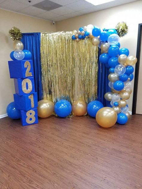 Graduation Backdrop Graduation Letter, Backdrop Graduation, High School Graduation Party Decorations, Graduation Party Backdrops, Reunion Decorations, Senior Graduation Party, Graduation Party High, Graduation Party Diy, Letter Blocks