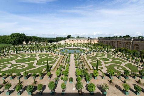 Baroque Aesthetic, Day Trips From Paris, D Day Beach, Paris Things To Do, Victoria Memorial, Day Trip From Paris, Versailles Garden, Chateau Versailles, The Palace Of Versailles