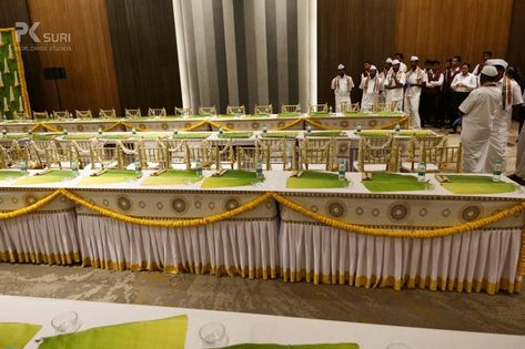 South Indian Wedding Table Decor, Wedding Mandapam, Indian Wedding Food, Reception Decoration Ideas, Outdoor Wedding Reception Decorations, Food Area, Indian Lunch, Wedding Decorations Ideas, Indian Wedding Theme