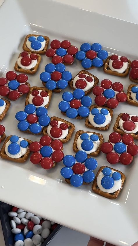 Patriotic Pretzel Bites: Easy Memorial Day & Fourth of July Treats! — Young Wild Me Family Blog Fourth Of July Camping Food, 4rth Of July Desserts, 4th Of July Treats For Kids, 4th Of July Desserts For Kids, Fourth Of July Food Snacks, Fourth Of July Food Desserts, Forth Of July Food, Fourth Of July Snacks, Fourth Of July Treats