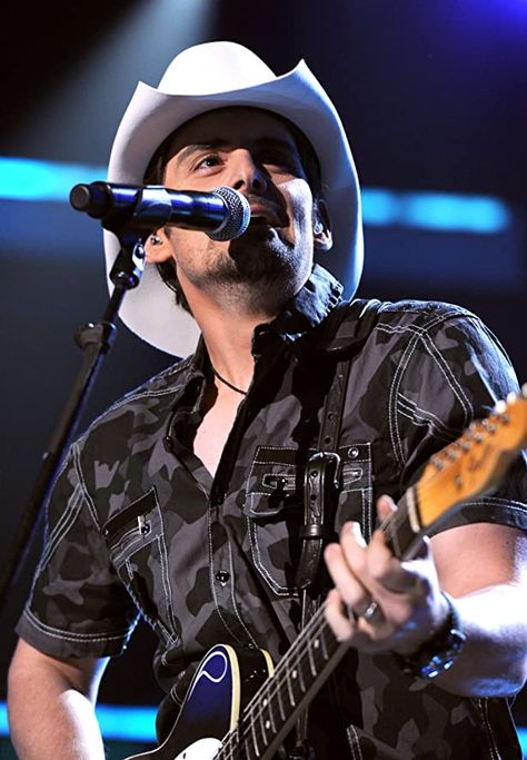 Country Celebrity, Hospital Pictures Accident, Brad Paisley Songs, Music Country, Trace Adkins, Hospital Pictures, Country Musicians, Scroll Saw Patterns Free, Country Music Awards