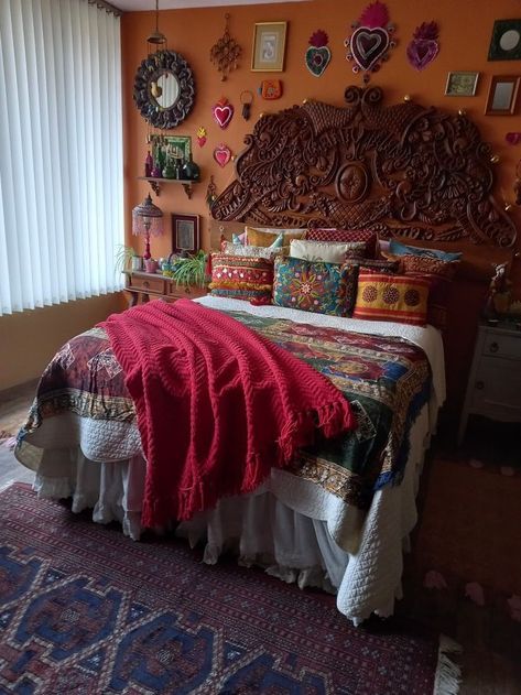 Mexican Boho Aesthetic, Boho Mexican Decor Bedroom, Hacienda Room Decor, Modern Mexican Decor Bedroom, Bedroom Ideas Mexican Style, Mexican Style Bedroom Master Suite, Mexican Dorm Room Ideas, Talavera Bedroom, Mexican Style Room Decor