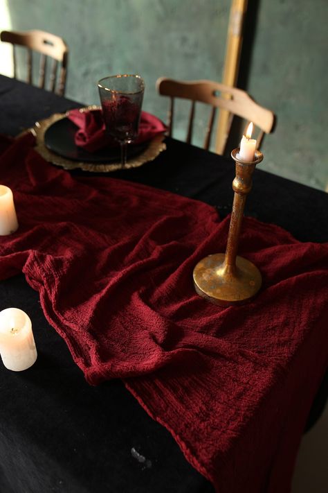 Cheesecloth Runner, Dyed Cheesecloth, Rustic Table Decor, Christmas Dining Table, Vintage Tables, Red Table, Green Room, Rustic Table, Cheese Cloth