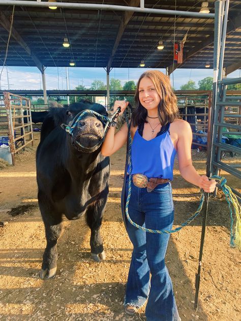 Steer Showing Outfits, Show Day Outfit Livestock, Showing Cattle Outfits, Showing Outfits Livestock, Live Stock Show Outfits, Cute Livestock Show Outfits, Show Ring Outfits Livestock, Livestock Show Aesthetic, Livestock Show Outfits Sheep