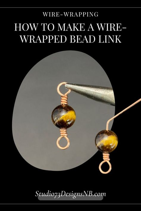 HOW TO MAKE A WIRE-WRAPPED BEAD LINK Beaded Wire Art, Wire Wrapping Beads, Jewelry Tutorials Free, Copper Wire Crafts, Wire Jewelry Patterns, Artsy Jewelry, Wire Crochet Jewelry, Wire Wrapping Techniques, Wire Wrap Jewelry Designs