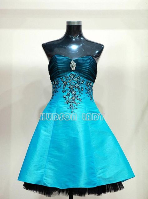 Short+Blue+Dresses+Only | This is the design I want but off-shoulder style. Is it too simple?? Cute Blue Dresses, Prom Dress Pictures, Strapless Dresses Short, Light Blue Prom Dress, Off Shoulder Fashion, Short Prom Dress, Party Dress Short, Gowns Of Elegance, Homecoming Dresses Short