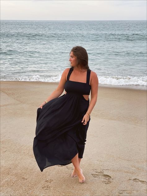 Girl standing on beach with ocean behind her in a black dress Black Dress On Beach, Black Beach Dress, Senior Portrait Outfits, Dream Proposal, Beach Pics, Black Dress Outfits, Senior Photoshoot, Black Short Dress, Senior Portrait