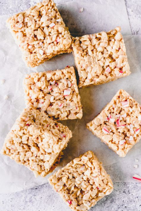 These peppermint Rice Krispie treats are the perfect festive holiday dessert. They're so easy to make, and perfect for class parties, Christmas parties, or any special occasion. Rice Krispie Treats Holiday, Peppermint Rice Krispie Treats, Gluten Free Rice Krispie Treats, Christmas Rice Krispie Treats, Vegan Rice Crispy Treats, Gluten Free Desserts Holiday, Krispie Treats Christmas, Rice Krispie Treats Christmas, Christmas Rice