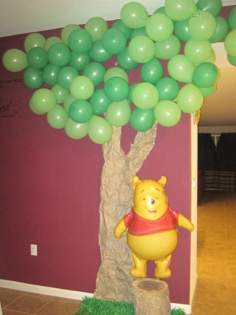 Piglet Party Decorations, Winnie The Pooh Door Decorations, Winnie The Pooh Diy, Friends Birthday Party Ideas, Friends Birthday Party, Pooh Winnie, Pooh Party, Winnie The Pooh And Friends, Winnie The Pooh Themes