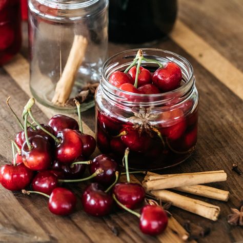 Pickled Cherries and cherry waste hacks Cooking Crafts, Pickled Cherries, Dilly Beans, Delicious Salad Dressings, Apple Jam, Christmas Ham, Sweet Tart, Kinds Of Salad, Love Eat