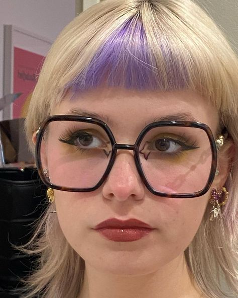 élise, on Instagram: “starman” Kawaii Glasses Frames, Big Glasses Frames, Oversized Glasses Frames, Glasses For Round Faces, Frames Ideas, Glasses Inspiration, Big Glasses, Funky Glasses, Cute Glasses