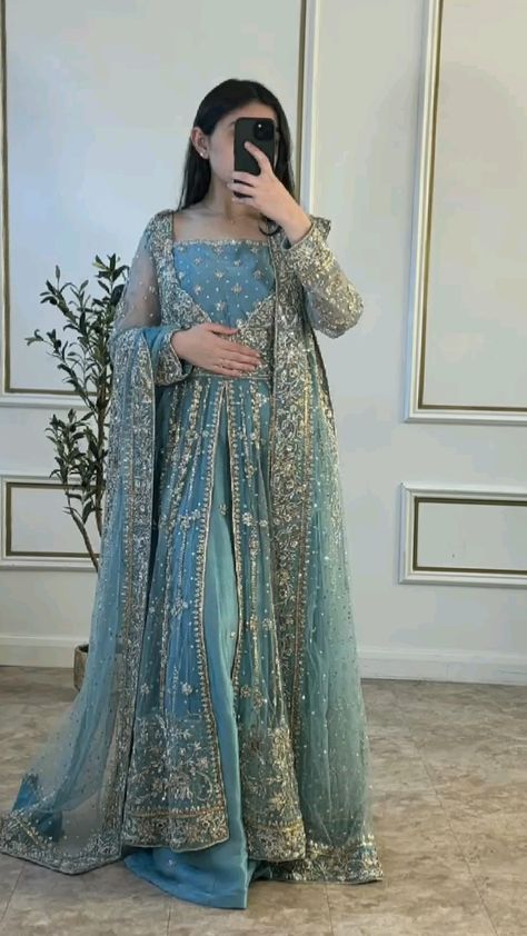 Bridal Lehenga Designs, Desi Wedding Dresses, Desi Fits, Desi Outfits, Pakistani Fancy Dresses, Beautiful Pakistani Dresses, Desi Fashion Casual, Bridal Dress Fashion, Simple Pakistani Dresses