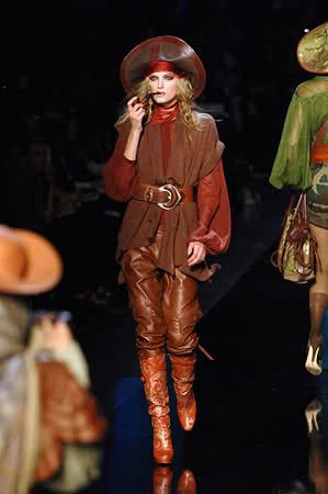 Jean Paul Gaultier SS08 Basic Halloween Costumes, Celebrity Style Dresses, Female Pirate Costume, Paul Gaultier Spring, Pirate Fashion, Futuristic Fashion, Pirate Costume, Couple Halloween Costumes, Paul Gaultier