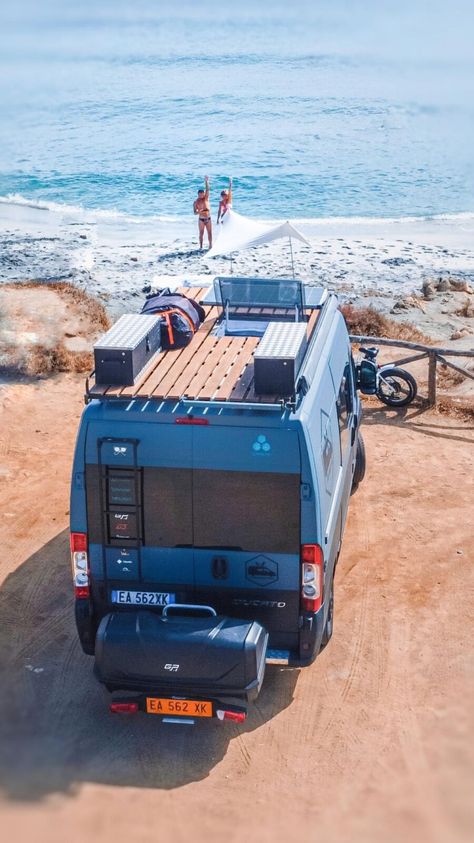 Campervan Roof Deck, Camper Van Roof Deck, Van Camping Ideas, France Life, Surf Van, Minivan Camping, Van Dwelling, Cozy Interiors, Diy Campervan